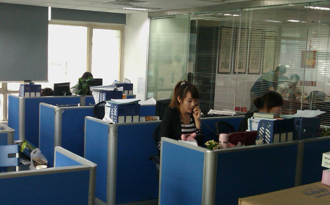 板式办公家具封边工艺对比：激光封边与热熔胶封边的适用场景